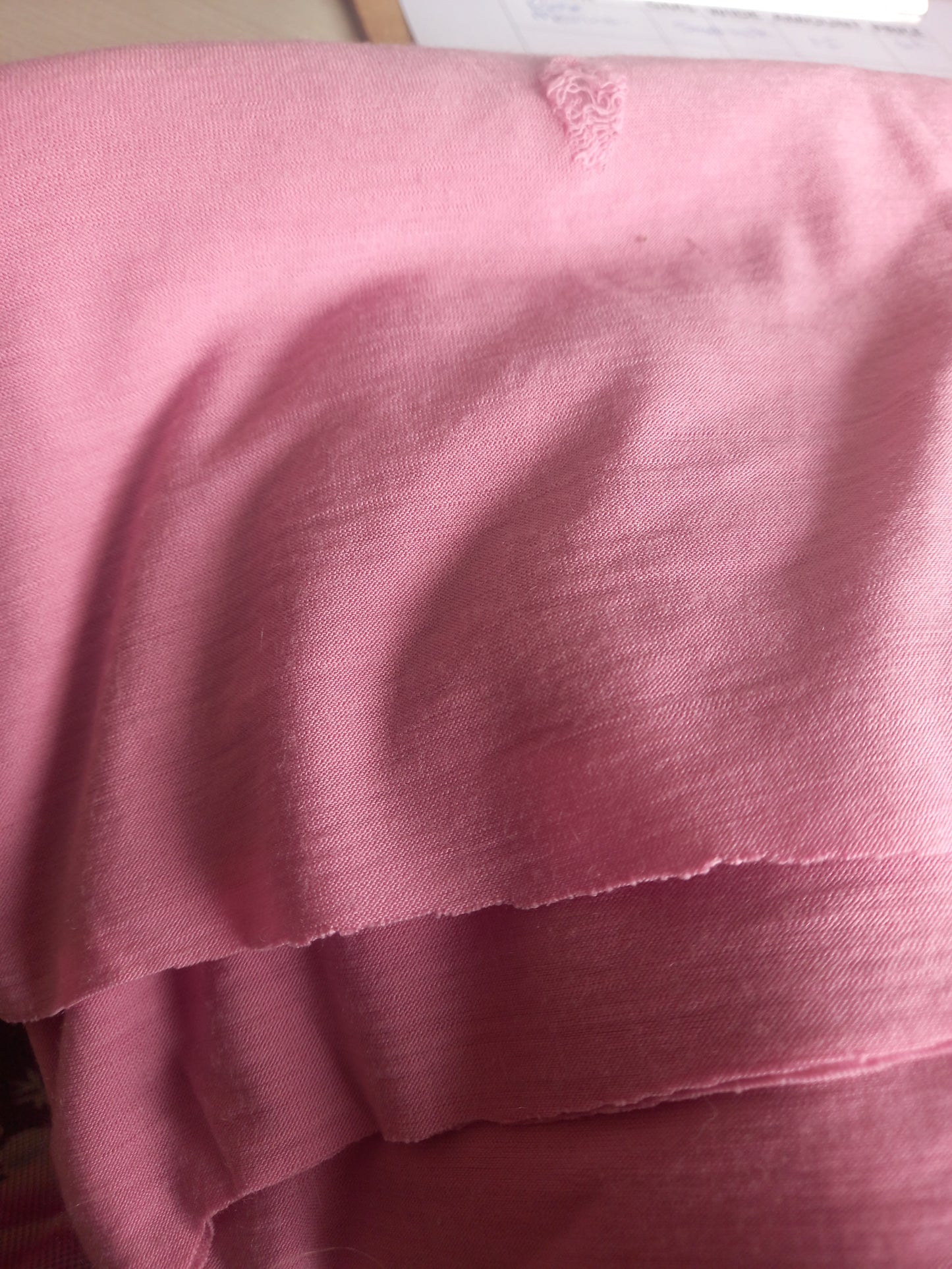 Rose 100% merino - 1.5 metre remnant - small hole