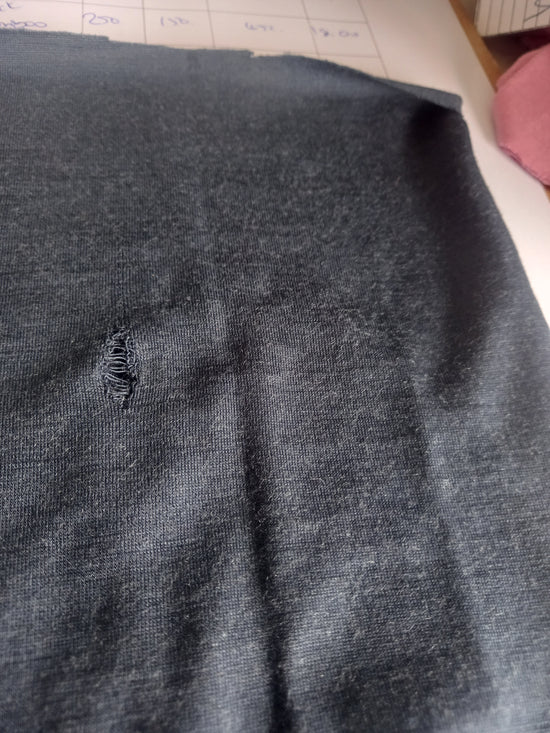 Steel 100% merino - 40cm remnant - small hole