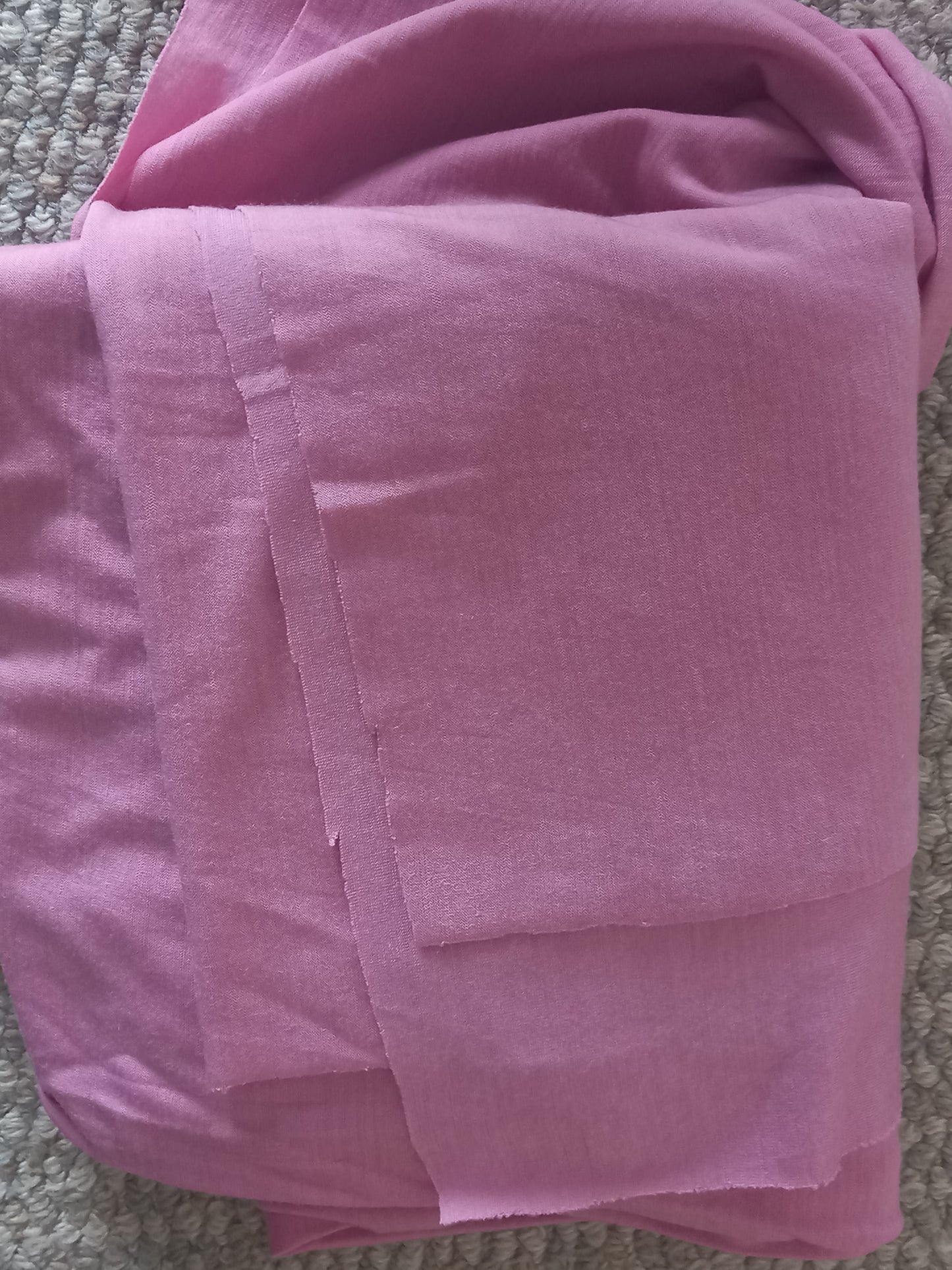 Rose pink 100% merino -  1.60cm remnant, small hole, photographed